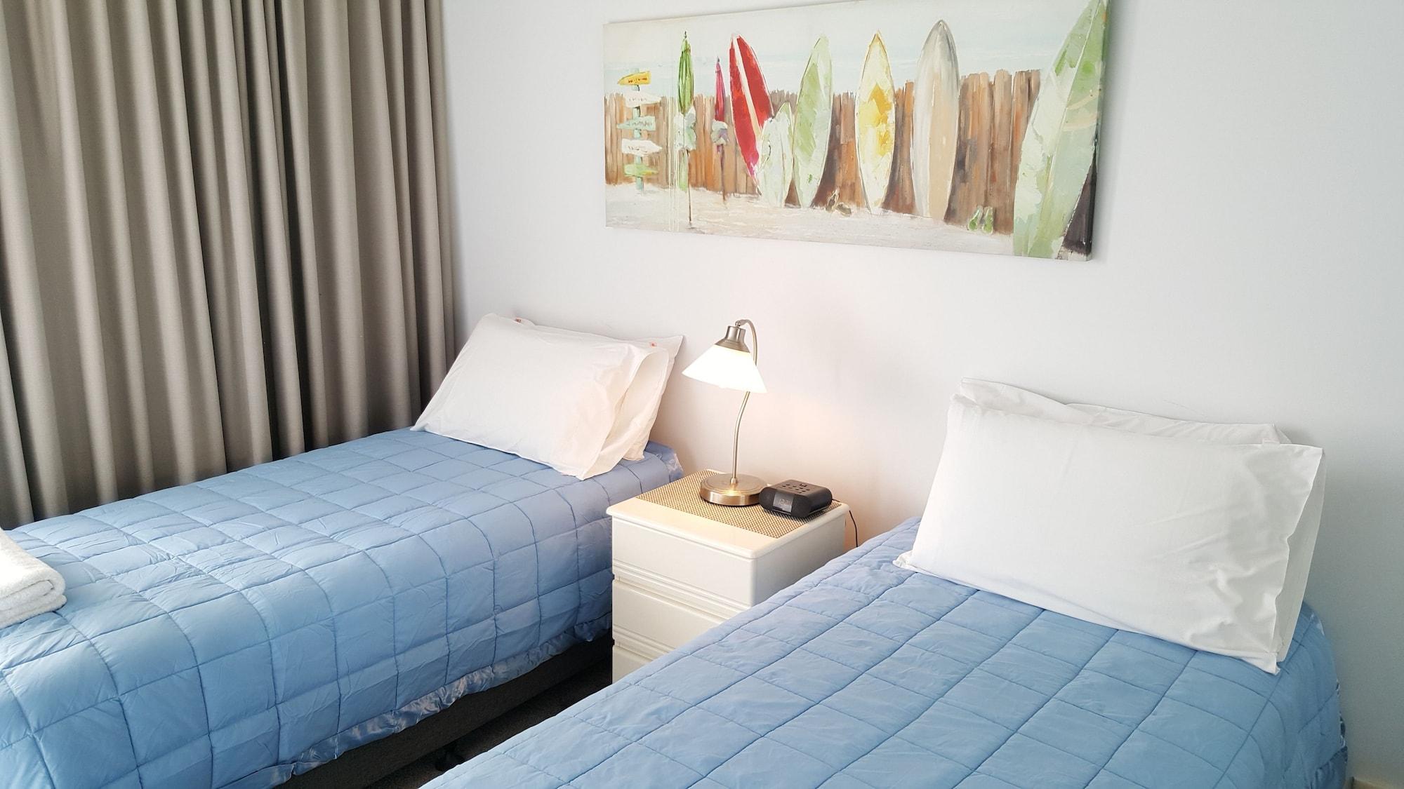 Wyuna Beachfront Holiday Apartments Gold Coast Bagian luar foto