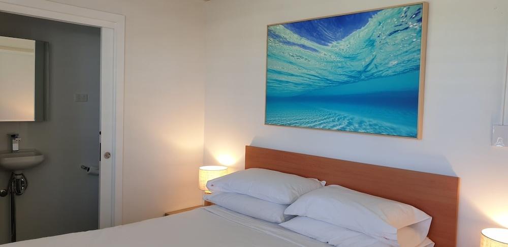Wyuna Beachfront Holiday Apartments Gold Coast Bagian luar foto