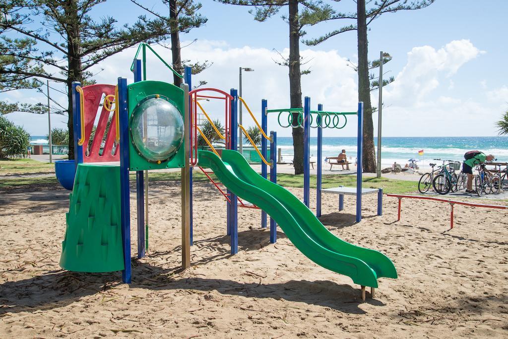 Wyuna Beachfront Holiday Apartments Gold Coast Bagian luar foto