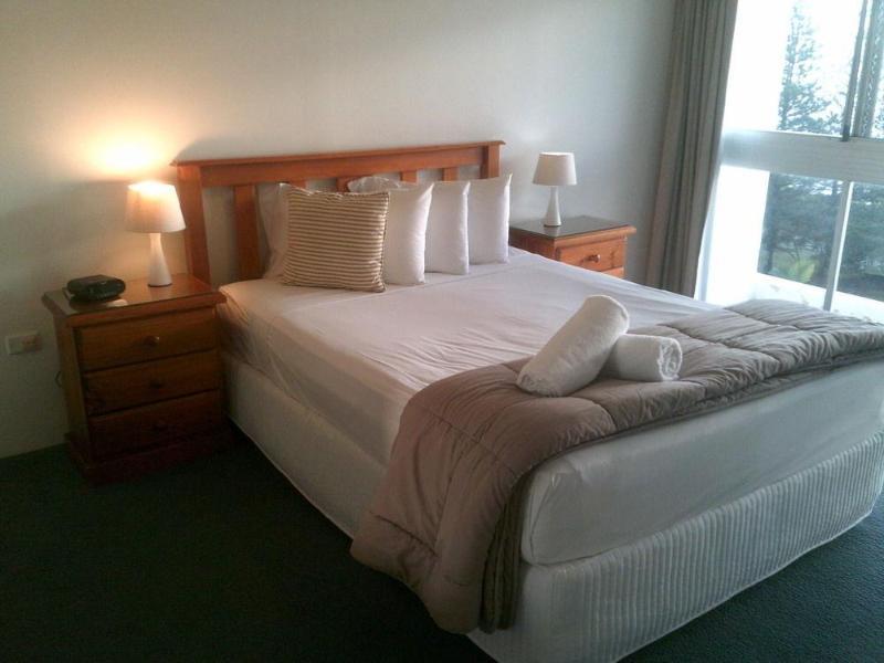 Wyuna Beachfront Holiday Apartments Gold Coast Bagian luar foto