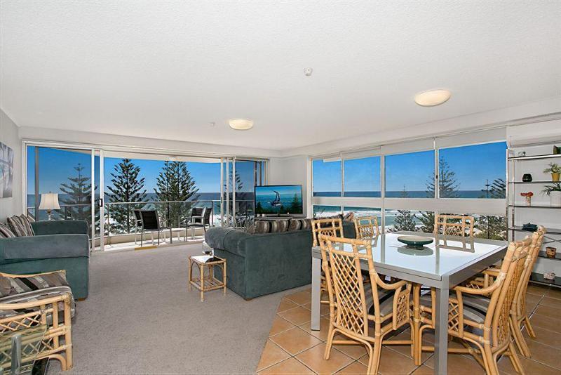 Wyuna Beachfront Holiday Apartments Gold Coast Bagian luar foto